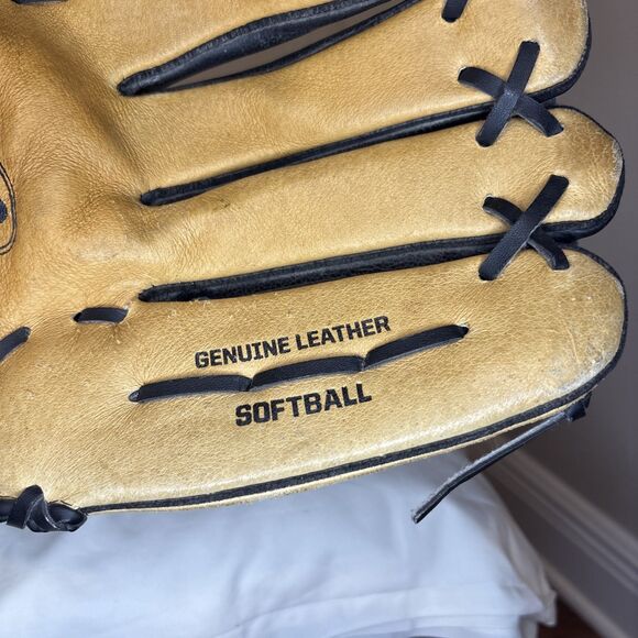 WILSON A360 Softball Glove Large RHT 14"  AGenuine Leather Split Hinge - Picture 5 of 9